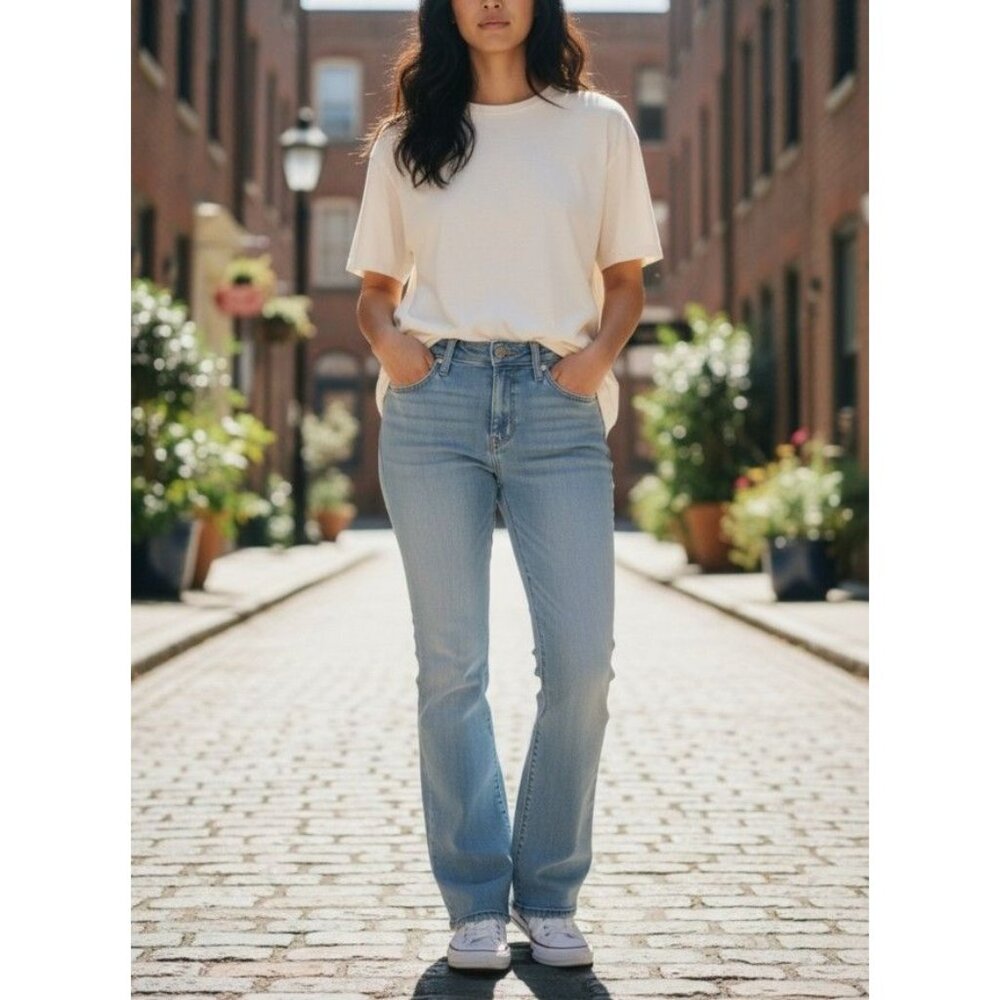 Old Navy Womens Boot-Cut Low Waist Stretch Jeans Size 8 Long Light Wash 30” inse